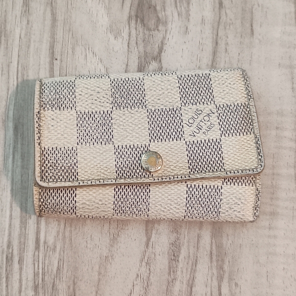 Authentic Louis Vuitton Cream White Damier 6 Key Case Holder